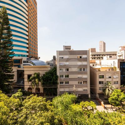 Apartamento com 181m², 3 dormitórios, 1 suíte, 2 vagas no bairro Moinhos de Vento em Porto Alegre para Comprar