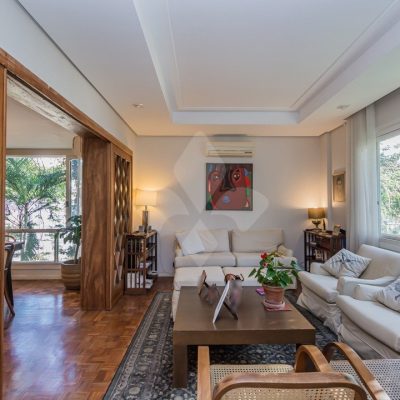 Apartamento com 173m², 3 dormitórios, 1 suíte, 1 vaga no bairro Moinhos de Vento em Porto Alegre para Comprar