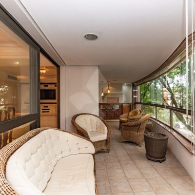 Apartamento com 203m², 4 dormitórios, 2 suítes, 3 vagas no bairro Bela Vista em Porto Alegre para Comprar