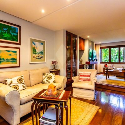 Casa em Condomínio com 220m², 4 dormitórios, 1 suíte, 2 vagas no bairro Três Figueiras em Porto Alegre para Comprar