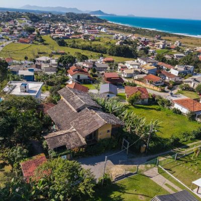 Pousada com 450m², 9 dormitórios, 8 suítes, 5 vagas no bairro Praia da Gamboa em Garopaba para Comprar