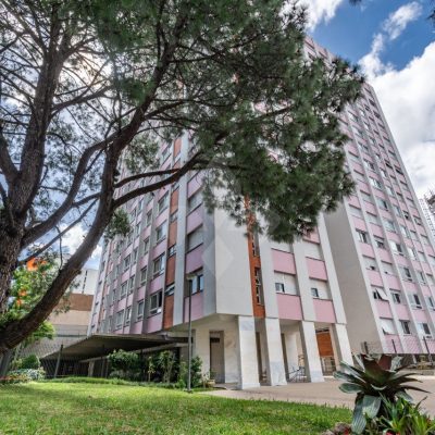 Apartamento com 140m², 3 dormitórios, 2 suítes, 1 vaga no bairro Moinhos de Vento em Porto Alegre para Comprar
