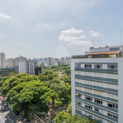 Apartamento com 147m², 3 dormitórios, 2 suítes, 1 vaga no bairro Moinhos de Vento em Porto Alegre para Comprar