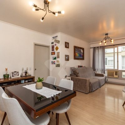 Apartamento com 97m², 3 dormitórios, 1 vaga no bairro Moinhos de Vento em Porto Alegre para Comprar