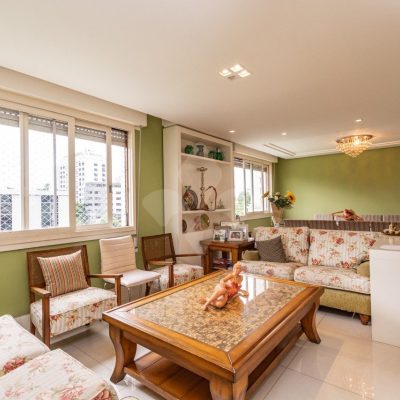 Apartamento com 124m², 3 dormitórios, 1 suíte, 2 vagas no bairro Auxiliadora em Porto Alegre para Comprar