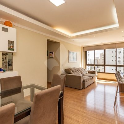 Apartamento com 78m², 3 dormitórios, 1 suíte, 2 vagas no bairro Passo da Areia em Porto Alegre para Comprar