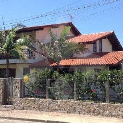 Casa com 208m², 4 dormitórios, 1 suíte no bairro Centro em Garopaba para Comprar
