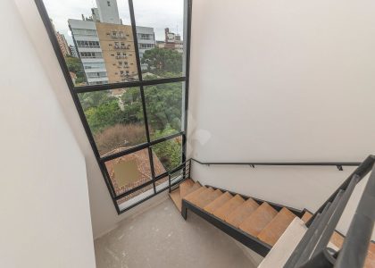 Cobertura com 81m², 2 dormitórios, 2 suítes, 2 vagas no bairro Moinhos de Vento em Porto Alegre para Comprar