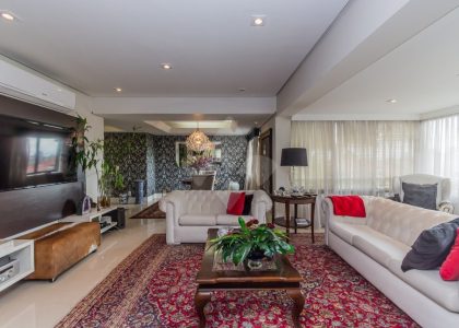 Apartamento com 151m², 3 dormitórios, 1 suíte, 2 vagas no bairro Petrópolis em Porto Alegre para Comprar