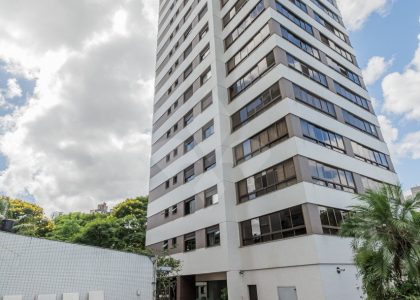 Apartamento com 220m², 4 dormitórios, 3 suítes, 4 vagas no bairro Petrópolis em Porto Alegre para Comprar