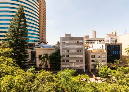 Apartamento com 181m², 3 dormitórios, 1 suíte, 2 vagas no bairro Moinhos de Vento em Porto Alegre para Comprar