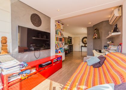 Apartamento com 89m², 2 dormitórios, 1 suíte, 1 vaga no bairro Auxiliadora em Porto Alegre para Comprar