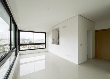 Apartamento com 76m², 3 dormitórios, 1 suíte, 3 vagas no bairro Petrópolis em Porto Alegre para Comprar