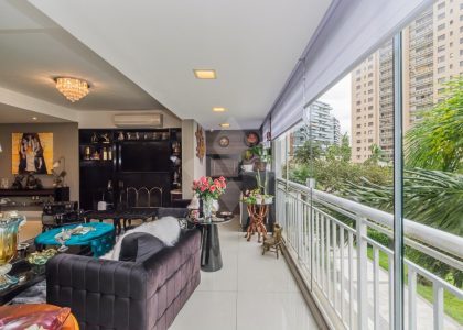 Apartamento com 151m², 3 dormitórios, 3 suítes, 2 vagas no bairro Jardim Europa em Porto Alegre para Comprar