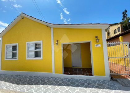 Casa com 420m², 3 dormitórios, 3 vagas no bairro Centro Histórico em Garopaba para Alugar