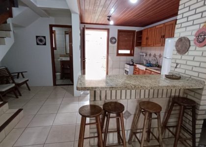 Casa com 140m², 3 dormitórios, 1 suíte, 2 vagas no bairro Morrinhos em Garopaba para Alugar
