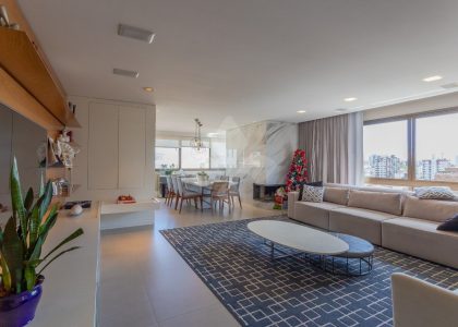 Apartamento com 150m², 3 dormitórios, 3 suítes, 2 vagas no bairro Petrópolis em Porto Alegre para Comprar