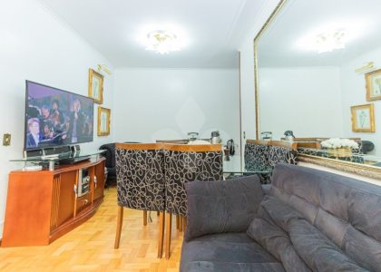 Apartamento com 71m², 2 dormitórios, 2 vagas no bairro Auxiliadora em Porto Alegre para Comprar
