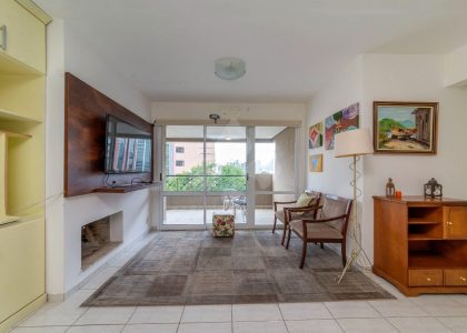 Apartamento com 110m², 3 dormitórios, 1 suíte, 2 vagas no bairro Higienópolis em Porto Alegre para Comprar