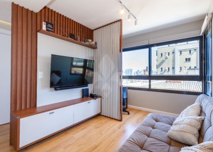 Apartamento com 63m², 2 dormitórios, 1 suíte, 1 vaga no bairro Bela Vista em Porto Alegre para Comprar