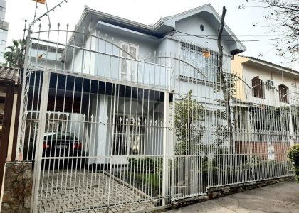 Casa com 221m², 4 dormitórios, 1 suíte, 2 vagas no bairro Menino Deus em Porto Alegre para Comprar
