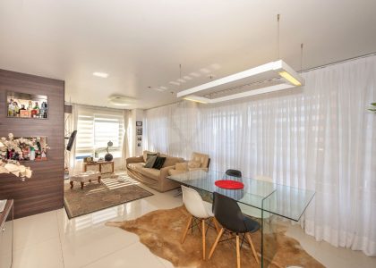 Apartamento com 96m², 3 dormitórios, 3 suítes, 2 vagas no bairro Mont Serrat em Porto Alegre para Comprar