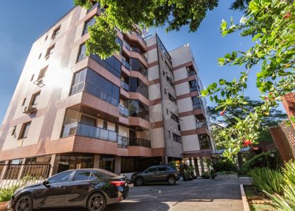 Cobertura com 310m², 3 dormitórios, 1 suíte, 2 vagas no bairro Menino Deus em Porto Alegre para Comprar