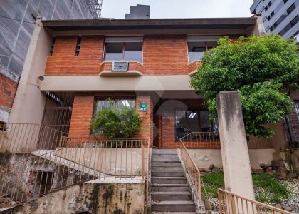 Casa com 274m², 3 dormitórios, 1 suíte, 2 vagas no bairro Rio Branco em Porto Alegre para Comprar