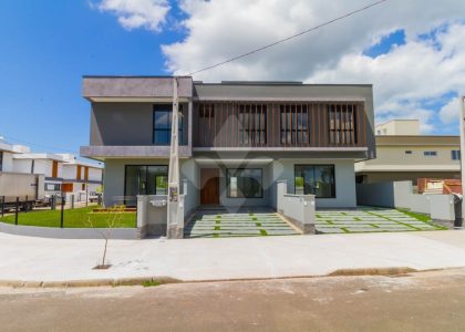 Casa com 121m², 3 dormitórios, 1 suíte, 2 vagas no bairro Ribeirão em Florianópolis para Comprar