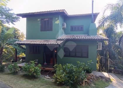 Casa com 140m², 3 dormitórios, 3 suítes no bairro Praia da SIlveira em Garopaba para Alugar