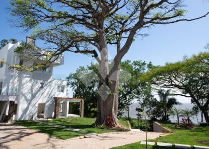 Casa em Condomínio com 364m², 3 dormitórios, 3 suítes, 3 vagas no bairro Pedra Redonda em Porto Alegre para Alugar