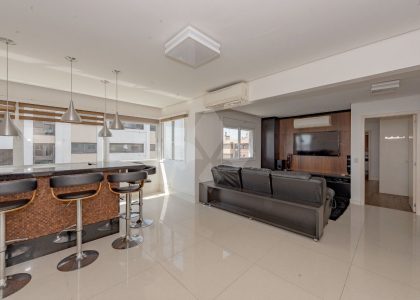 Apartamento com 81m², 1 dormitório, 1 suíte, 2 vagas no bairro Mont Serrat em Porto Alegre para Comprar