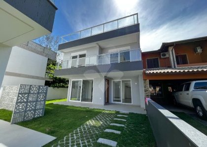 Casa com 78m², 3 dormitórios, 1 suíte, 1 vaga no bairro Morrinhos em Garopaba para Comprar