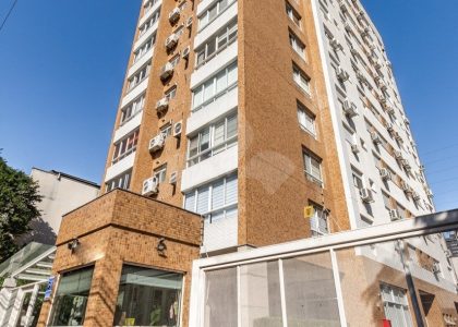 Apartamento com 90m², 3 dormitórios, 1 suíte, 2 vagas no bairro Mont Serrat em Porto Alegre para Comprar