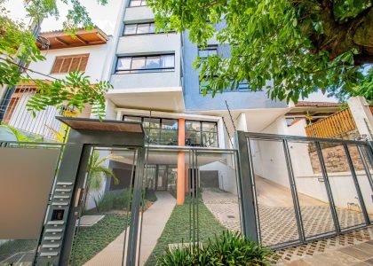 Apartamento com 72m², 2 dormitórios, 1 suíte, 2 vagas no bairro Petrópolis em Porto Alegre para Comprar