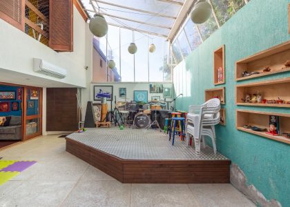 Casa em Condomínio com 420m², 3 dormitórios, 2 suítes, 2 vagas no bairro Menino Deus em Porto Alegre para Comprar