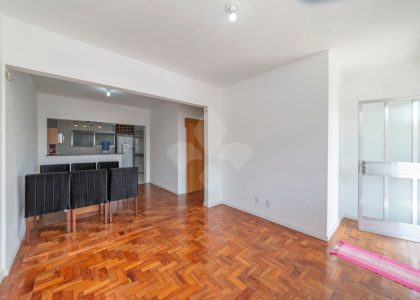 Casa com 250m², 3 dormitórios, 9 vagas no bairro Chácara das Pedras em Porto Alegre para Comprar