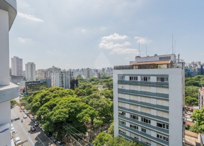 Apartamento com 147m², 3 dormitórios, 2 suítes, 1 vaga no bairro Moinhos de Vento em Porto Alegre para Comprar