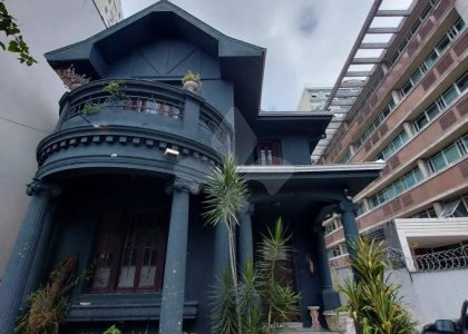 Casa comercial com 300m², 1 vaga no bairro Independência em Porto Alegre para Alugar