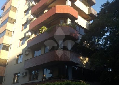 Cobertura com 383m², 4 dormitórios, 1 suíte, 3 vagas no bairro Auxiliadora em Porto Alegre para Comprar