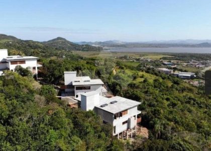 Casa em Condomínio com 346m², 3 dormitórios, 3 suítes no bairro Praia da SIlveira em Garopaba para Comprar