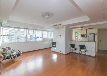 Apartamento com 88m², 2 dormitórios, 1 suíte, 2 vagas no bairro Moinhos de Vento em Porto Alegre para Comprar