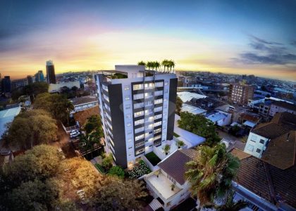 Apartamento Garden com 137m², 3 dormitórios, 1 suíte, 2 vagas no bairro Higienópolis em Porto Alegre para Comprar