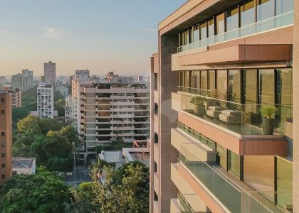 Apartamento com 268m², 3 dormitórios, 3 suítes, 4 vagas no bairro Rio Branco em Porto Alegre para Comprar