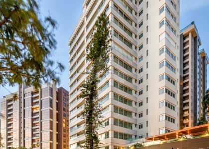 Apartamento com 257m², 4 dormitórios, 4 suítes, 4 vagas no bairro Bela Vista em Porto Alegre para Comprar