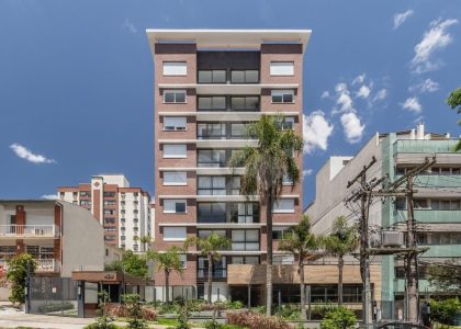 Apartamento com 73m², 2 dormitórios, 1 suíte, 2 vagas no bairro Petrópolis em Porto Alegre para Comprar