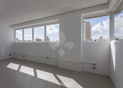 Salas/Conjuntos com 36m² no bairro Menino Deus em Porto Alegre para Comprar ou Alugar