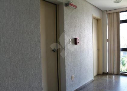 Salas/Conjuntos com 121m² no bairro Três Figueiras em Porto Alegre para Comprar ou Alugar