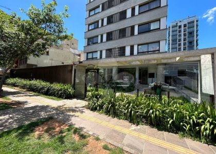 Apartamento com 110m², 3 dormitórios, 2 suítes, 2 vagas no bairro Menino Deus em Porto Alegre para Comprar