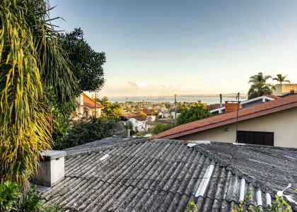 Casa com 325m², 5 dormitórios, 1 suíte, 2 vagas no bairro Vila Assunção em Porto Alegre para Comprar ou Alugar